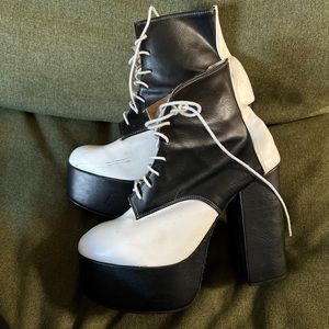 Deandri saddle heels SOLD